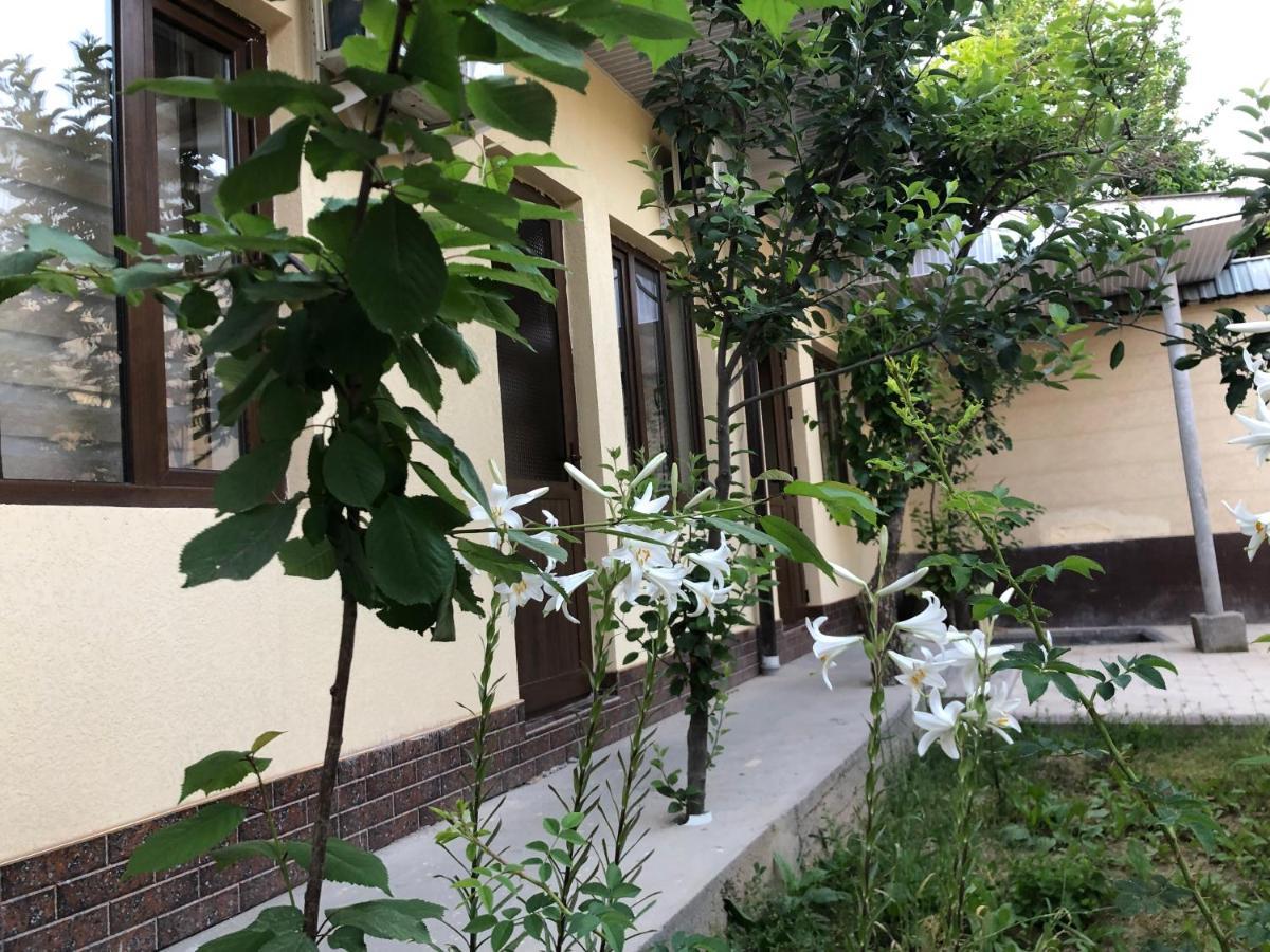 Дом Отель Бадамзар Tashkent Bagian luar foto