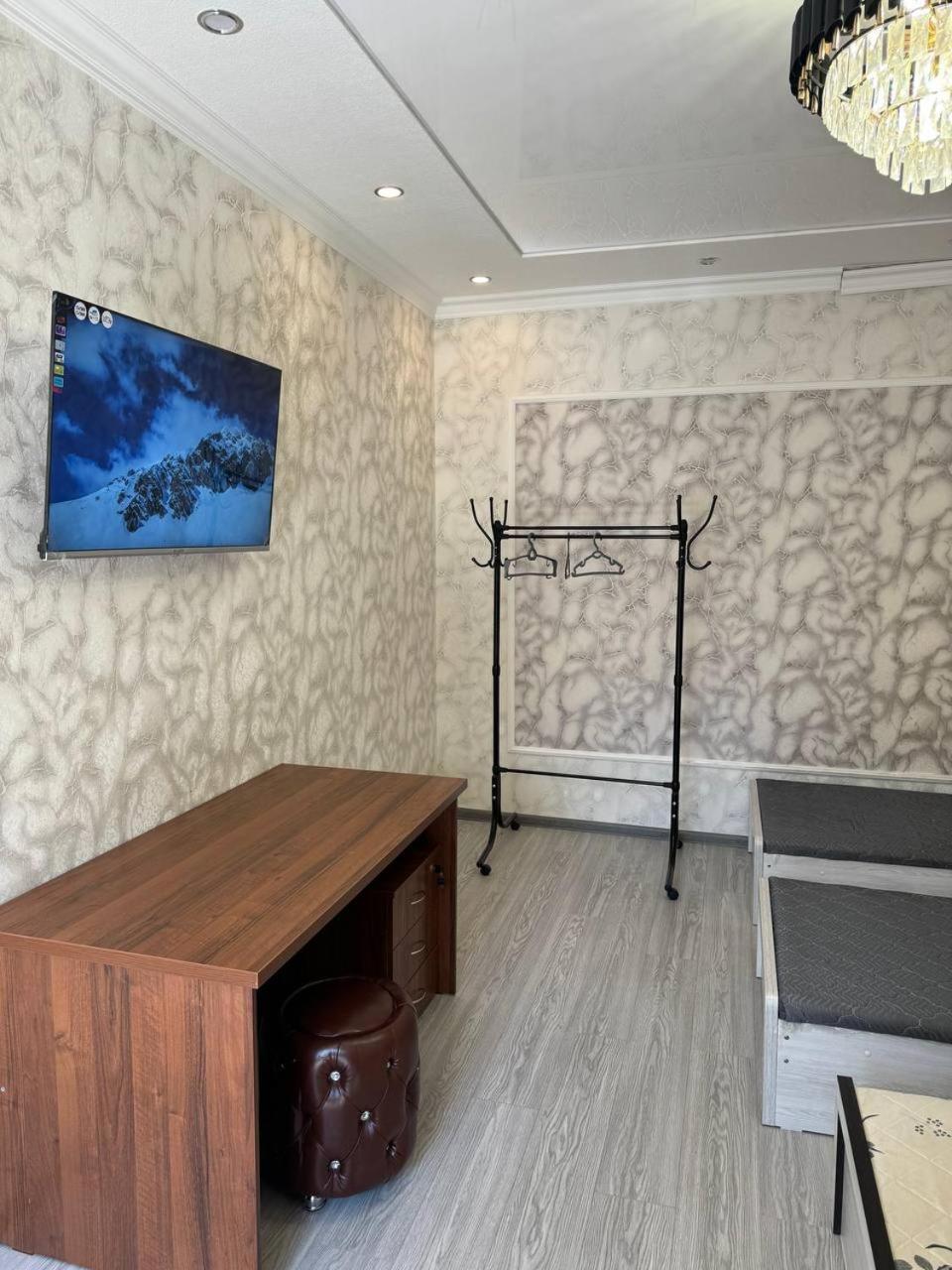 Дом Отель Бадамзар Tashkent Bagian luar foto